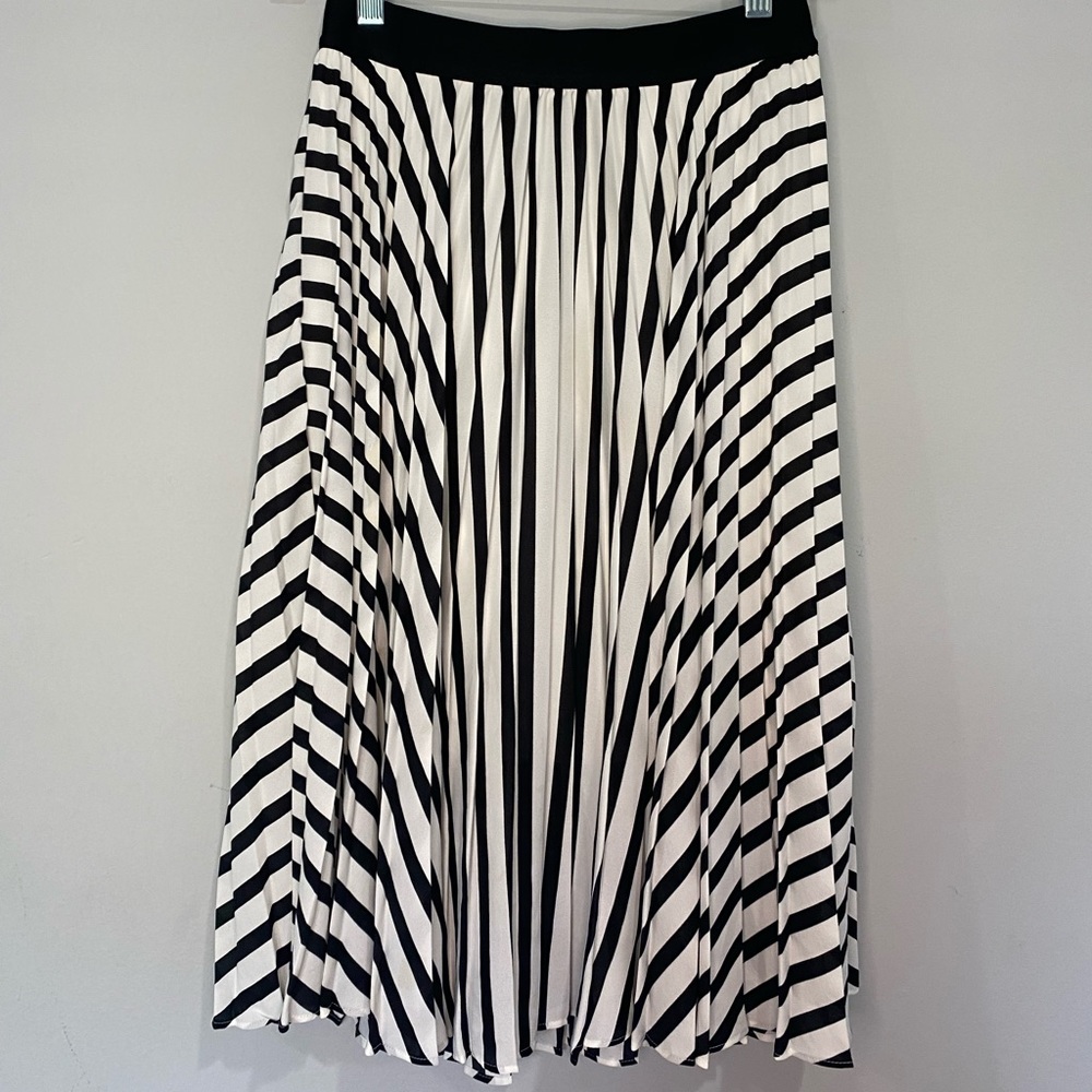 EXPRESS Midi Length Black & White Pleated Skirt